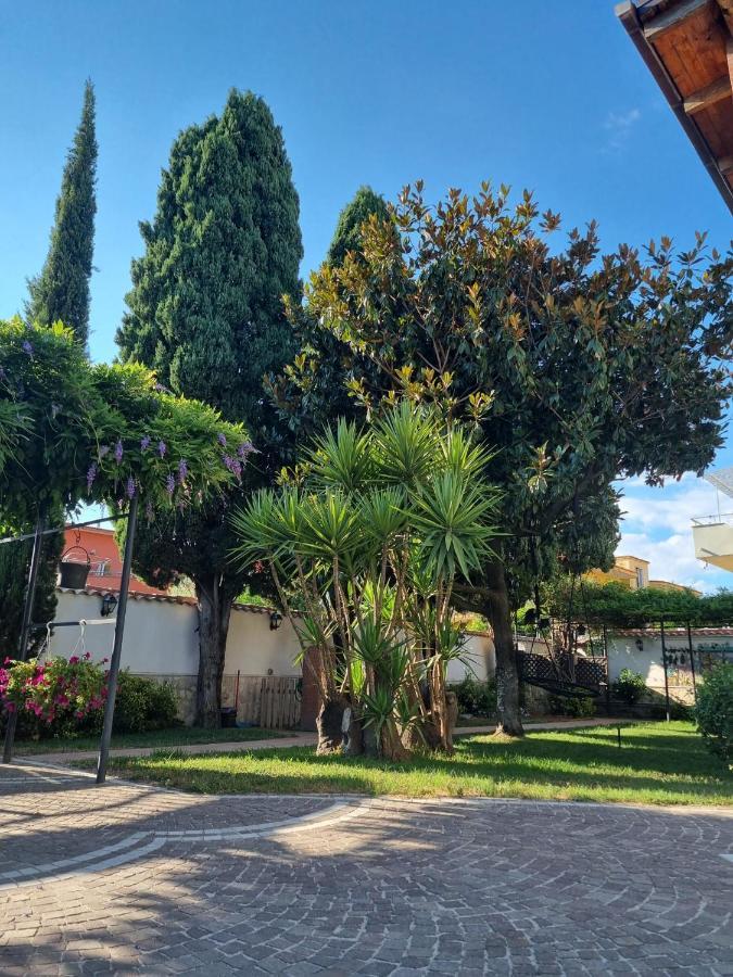 Tabor 2 Garden & Parking Apartment Наполи Екстериор снимка